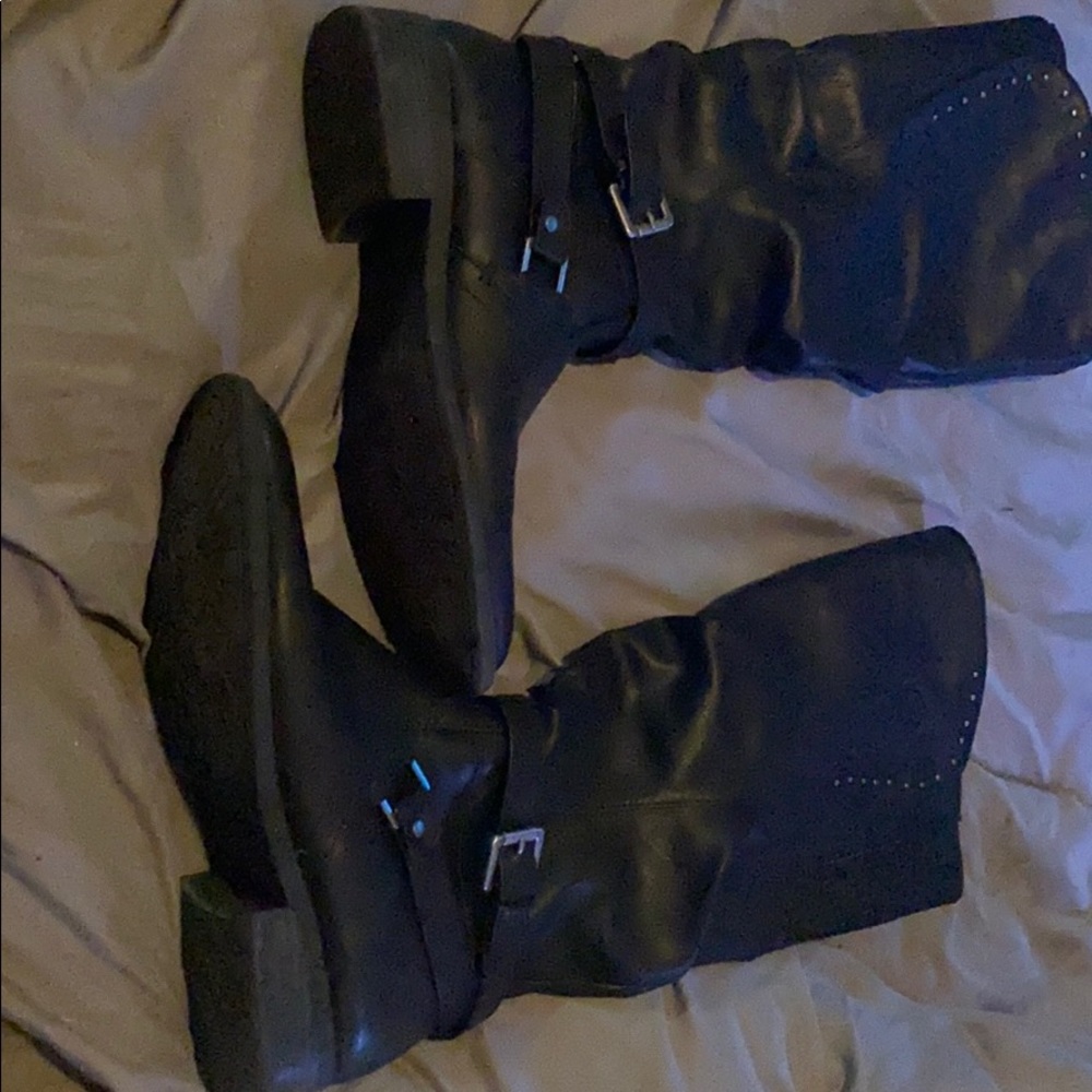 Black mountain liona tall knee high boots.